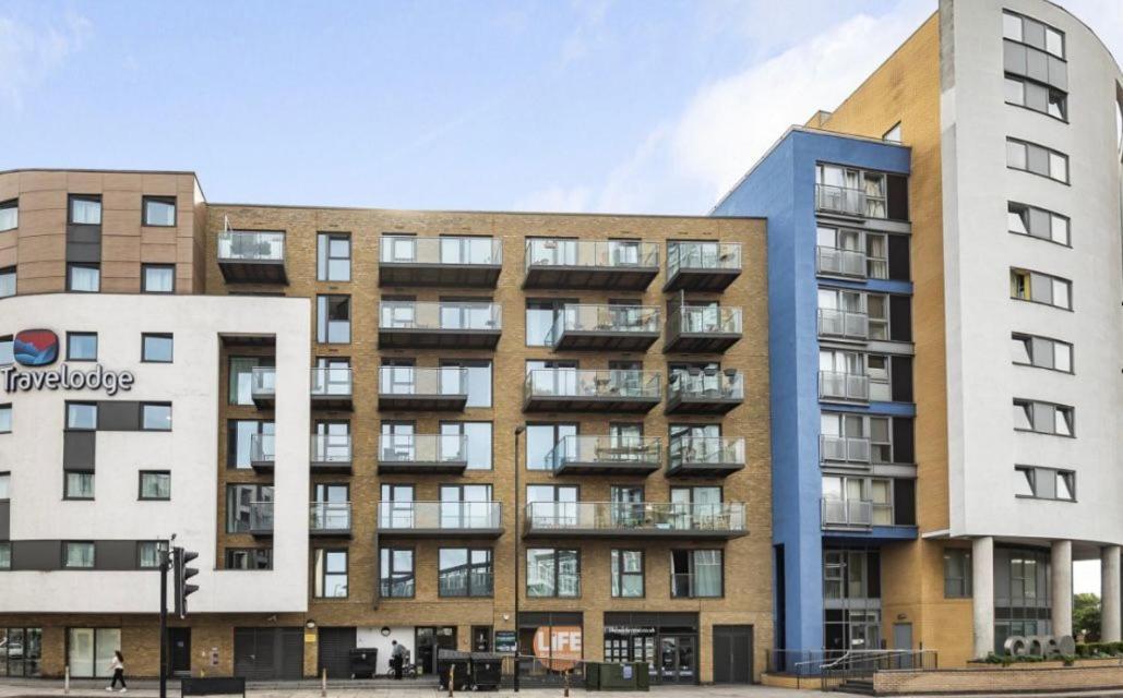 Luxurious Dlr Apartment Лондон Экстерьер фото