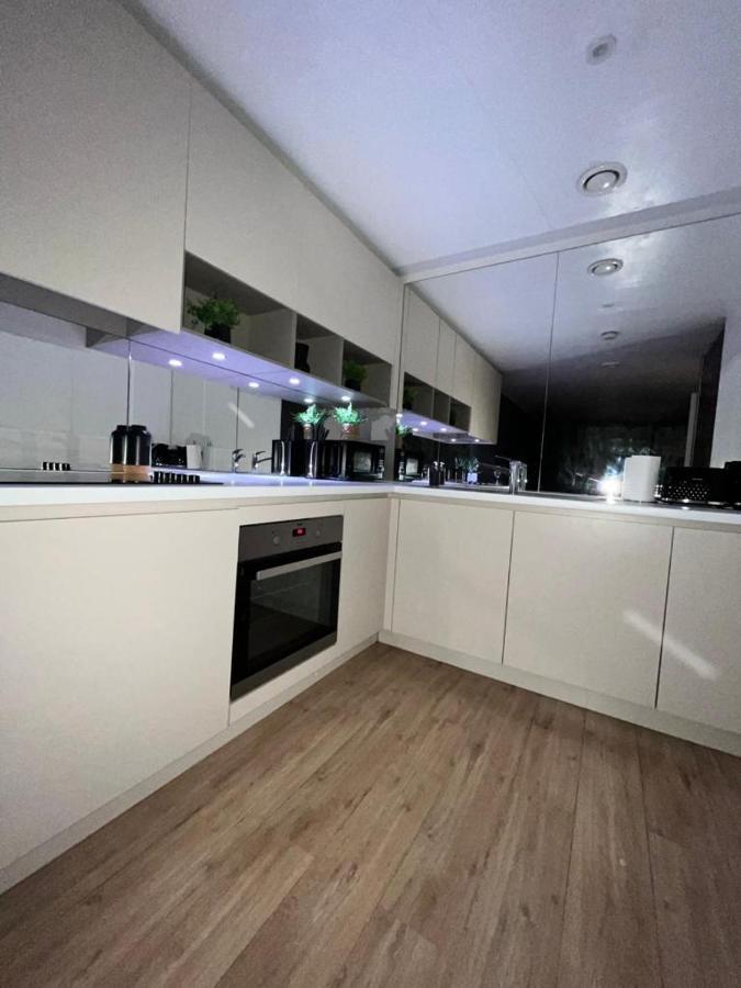 Luxurious Dlr Apartment Лондон Экстерьер фото