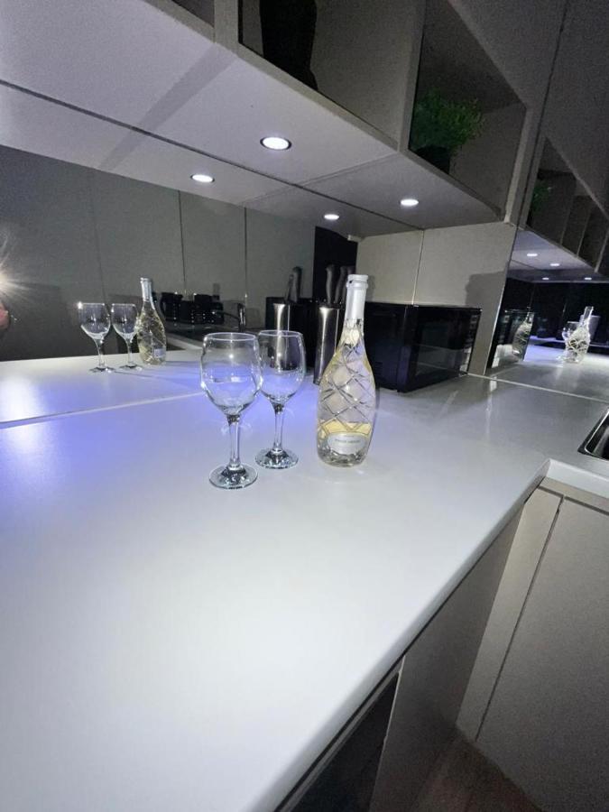 Luxurious Dlr Apartment Лондон Экстерьер фото
